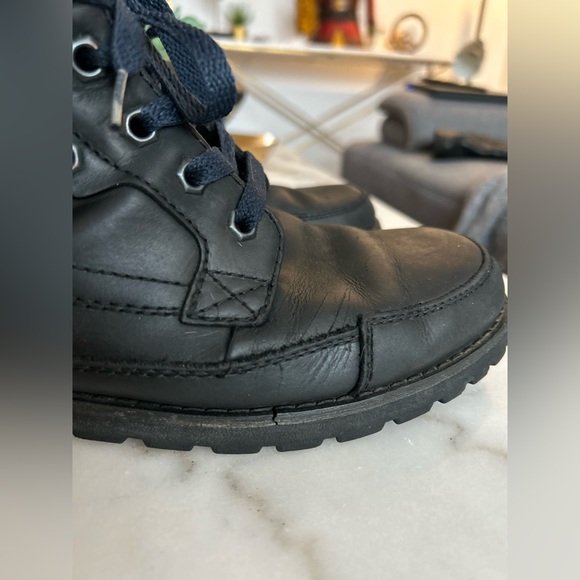 Men’s Levi’s Black Leather Boots – Size 9 | Classic and Timeless Style - Picture 6 of 8